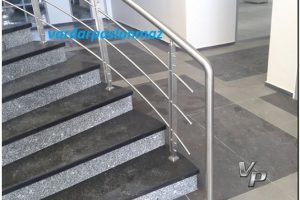 3 emniyet şeritli bükümlü lamalı merdiven korkuluk