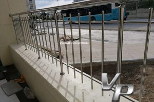 poolside railings-havuz başı korkulukları